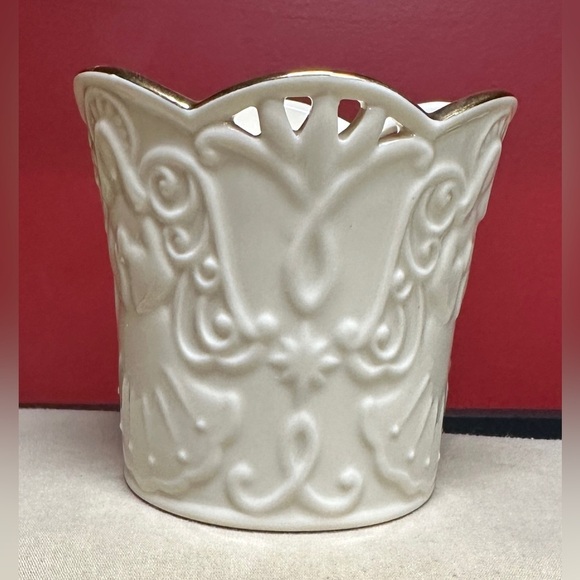 Lenox American by Design Merry Lights Porcelain Angel Votive with Gold Accents - Picture 4 of 16